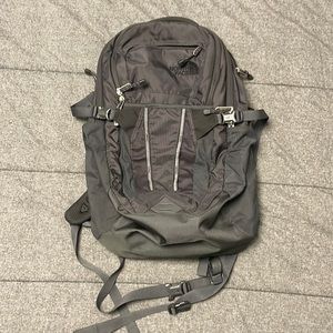 The North Face Recon FlexVent Back Pack Black/ Slate Gray very good condition
